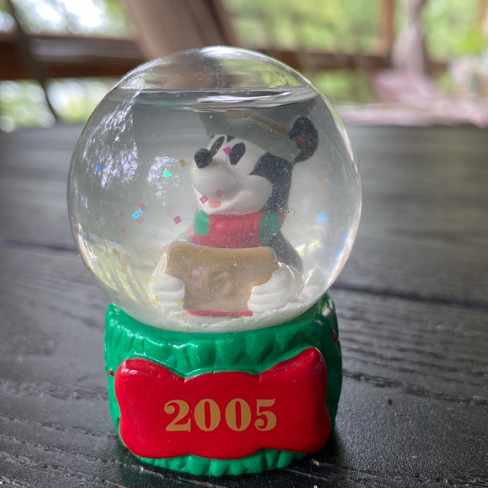 🎄Disney Mickey Mouse Holiday Mini snow Globe